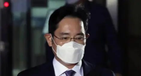 Вицепрезидентът на Samsung беше осъден на 30-месечен затвор