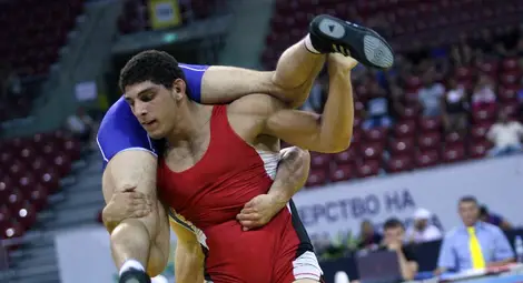 Без изненади в първия ден на шампионата по борба в Пловдив