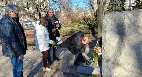 Общински съветници от ГЕРБ в Русе поднесоха цветя пред паметника на жертвите на тоталитаризма