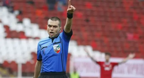 Покрилият се с тъмна слава Чинков свири на дунавци на &bdquo;Лаута&ldquo;