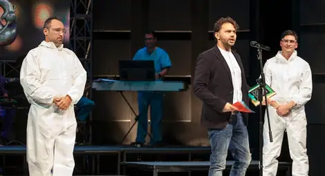 &bdquo;Три сватби и едно възкресение&ldquo; донесоха &bdquo;Златен кукерикон&ldquo; на Ивайло Ненов /галерия/