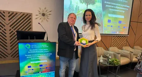 92 точки от 100 възможни - русенската гимназия "Буров" с плакет за проект по "Еразъм +"