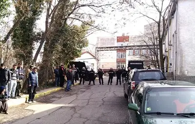 Жандармерия блокира входа към Бърза помощ заради убийството в Кърджали Жандармерия блокира входа към Бърза помощ заради убийството в Кърджали