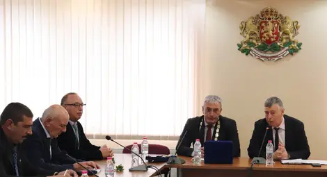 Кметът на Две могили Божидар Борисов и новоизбраните общински съветници встъпиха в длъжност Кметът на Две могили Божидар Борисов и новоизбраните общински съветници встъпиха в длъжност