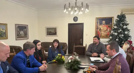 Кметът Пенчо Милков награди бронзовата медалистка от Световното по самбо в Кипър