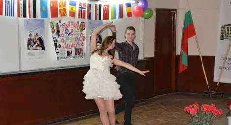 Танци и песни на десет езика огласиха аулата на университета