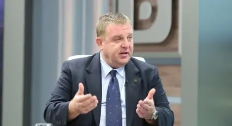 Каракачанов: При 608 лв. заплатата, войниците търсят друга работа