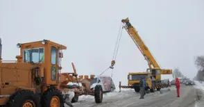 Над метър преспи затвориха пътищата за Бяла и Разград