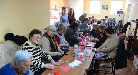 &bdquo;Трета възраст&ldquo; майстори 9000 мартеници по поръчка на банка