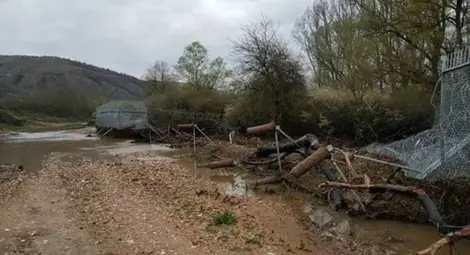 Падна част от оградата по границата с Турция