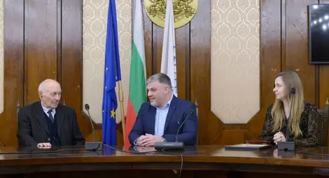 Легендарният вратар на "Дунав" Любен Марков бе отличен от Община Русе за своята 80-годишнина Легендарният вратар на "Дунав" Любен Марков бе отличен от Община Русе за своята 80-годишнина