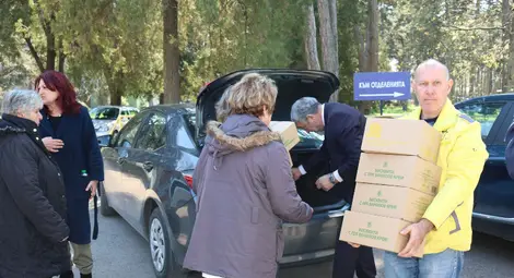 Пациентите от Центъра за психично здраве в Русе получиха дарение от областния управител Драгомир Драганов Пациентите от Центъра за психично здраве в Русе получиха дарение от областния управител Драгомир Драганов