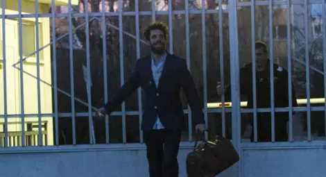 Арестуваният Явор Бахаров напусна килията, ухилен до уши