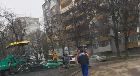 Как се асфалтира в Русе? Без умора, но и без мисъл /галерия/