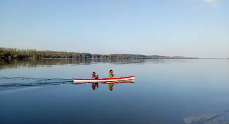 Разходка с лодка и плаване с каяци за Деня на реката в петък Разходка с лодка и плаване с каяци за Деня на реката в петък