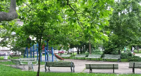 Зловещ педофил два месеца вилнее по детските площадки в Русе