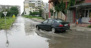 Общината и ВиК проверяват  огромна локва пред „Успех“
