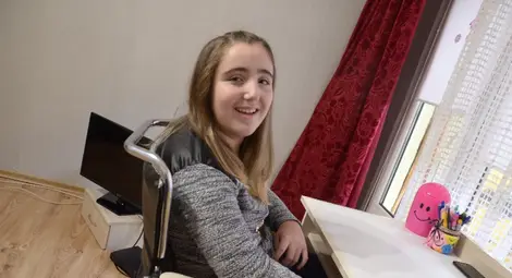 13-годишната Хриси гледа с надежда за прохождане &bdquo;Българската Коледа&ldquo;