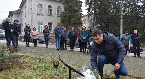 Безмълвен вик срещу домашното насилие ще пази жив спомена за Ирина и Мария