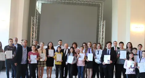 40 отличници с награди за 24 май