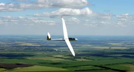 40 самолета кацат на летището в Русе за грандиозно авиошоу и национален шампионат по безмоторно летене, румънските &bdquo;Ястреби&ldquo; и &bdquo;Сини крила&ldquo; ще демонстрират авиационна и парашутна акробатика