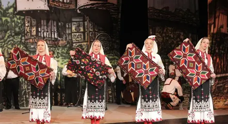 Автентичната капанска сватба оживява на сцената на Доходното здание