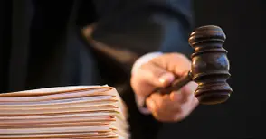 Дъщери пратиха в съда мащехата заради парите на мъртвия си баща