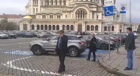 Един клип с един джип и депутат "инвалид" /видео/