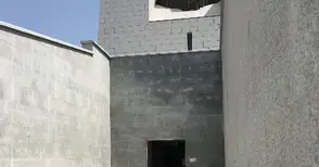 И горещниците не успяват да изсушат „гранита“ от облицовката пред Пантеона