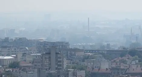 Задушлива миризма на бакелит затисна два квартала