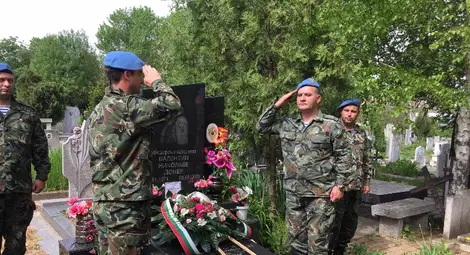 Командоси отдадоха почит на загиналия в Ирак офицерски кандидат Валентин Донев