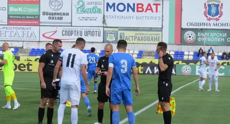 Миналата година русенци записаха победа на стадион &bdquo;Огоста&ldquo;. Тогава с капитанската лента бе сегашният председател на УС на клуба и помощник треньор Диян Димов.        Снимка: Архив