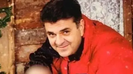 Лицето на Михаил Михов остана скрито през цялото време, макар че снимката му отпреди 5-6 години от сутринта започна да обикаля интернет. 