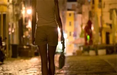 Ресторантьор дрогира и снима ученички в порно клипове, за да ги предлага на клиенти