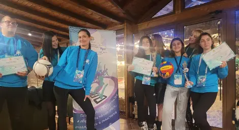 60 младежи участваха в спортен трибой по проект за демократични ценности