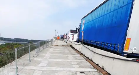 70 стоманобетонови панела са демонтирани и 68 нови са монтирани при ремонта на Дунав мост при Русе