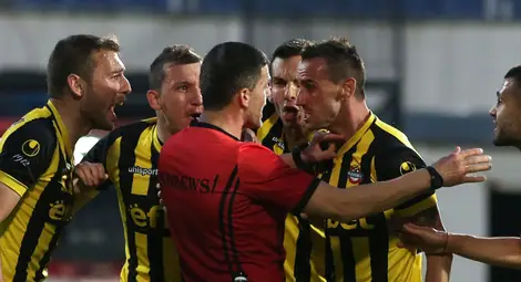 Стройна армия от слуги натиска в калта българския футбол