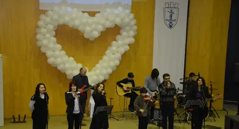 С песни на иврит почетоха  жертвите на Холокоста