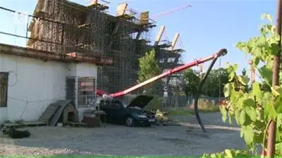 30-тонна бетонна помпа се стовари върху автомобил