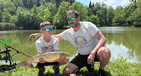 13-годишен рибар спечели турнира &bdquo;Мама, татко и аз&ldquo; с 3,300-килограмов амур на езерото с лилиите в Николово