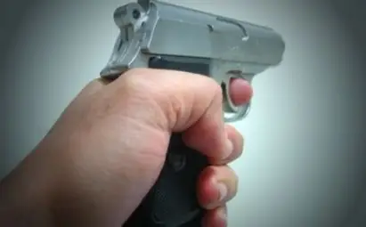 81-годишен шофьор плашил по-млад колега с пистолет