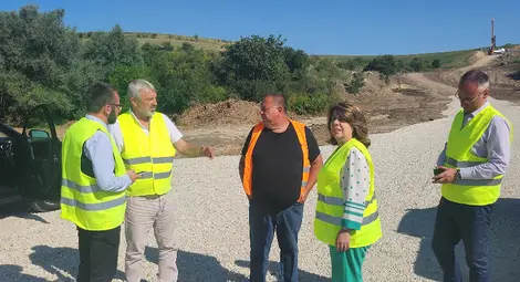 Коритарова и Драганов инспектираха първите километри от бъдещата магистрала Русе-Търново