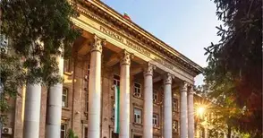 Благотворителен базар в университета събира пари за апарат за очни прегледи