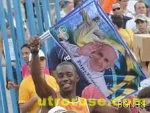 Пазят папата от диви маймуни в Рио 