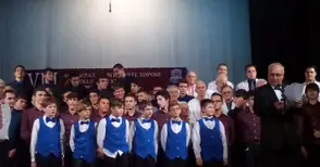 Момчетата от „Свети Георги“ пяха с легенди като „Йоан Кукузел“ и „Гусла“