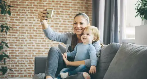 Дебат: Да публикуват ли родителите снимки на децата си в социалните мрежи? Дебат: Да публикуват ли родителите снимки на децата си в социалните мрежи?