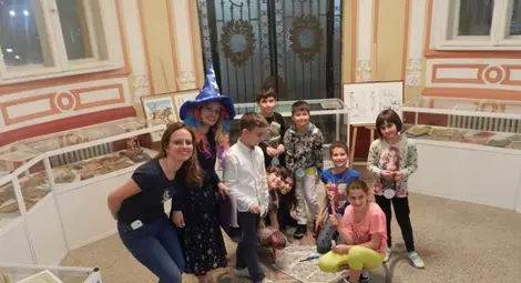 Деца обуха Андерсеновите галоши на щастието в Нощта в библиотеката