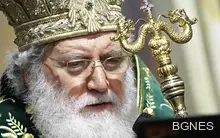 Патриарх Неофит дарява подаръците за рождения си ден