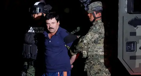 Ето как натикаха Ел Чапо в хеликоптер и го върнаха в пандиза, от който избяга 