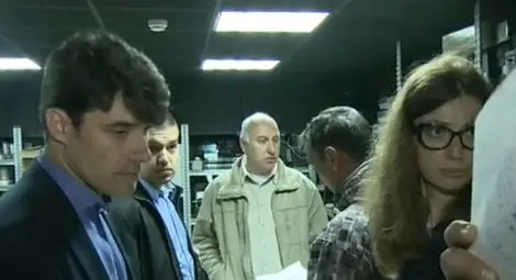 Скандалът се разраства! Хамалите изнасят TV7